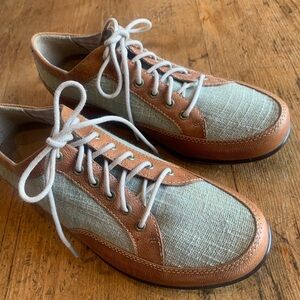 Aetrex Women’s Tan Leather & Cream Canvas Lace-Up Shoe